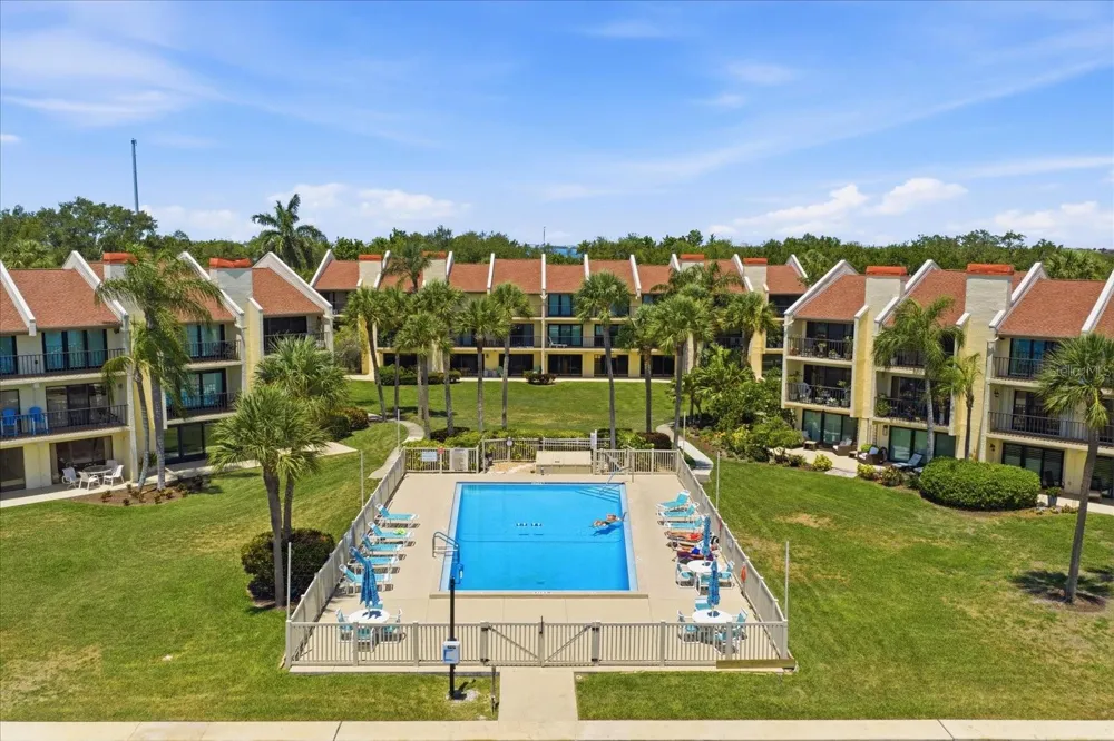 7530 SUNSHINE SKYWAY LANE S #T30 St Petersburg, FL 33711