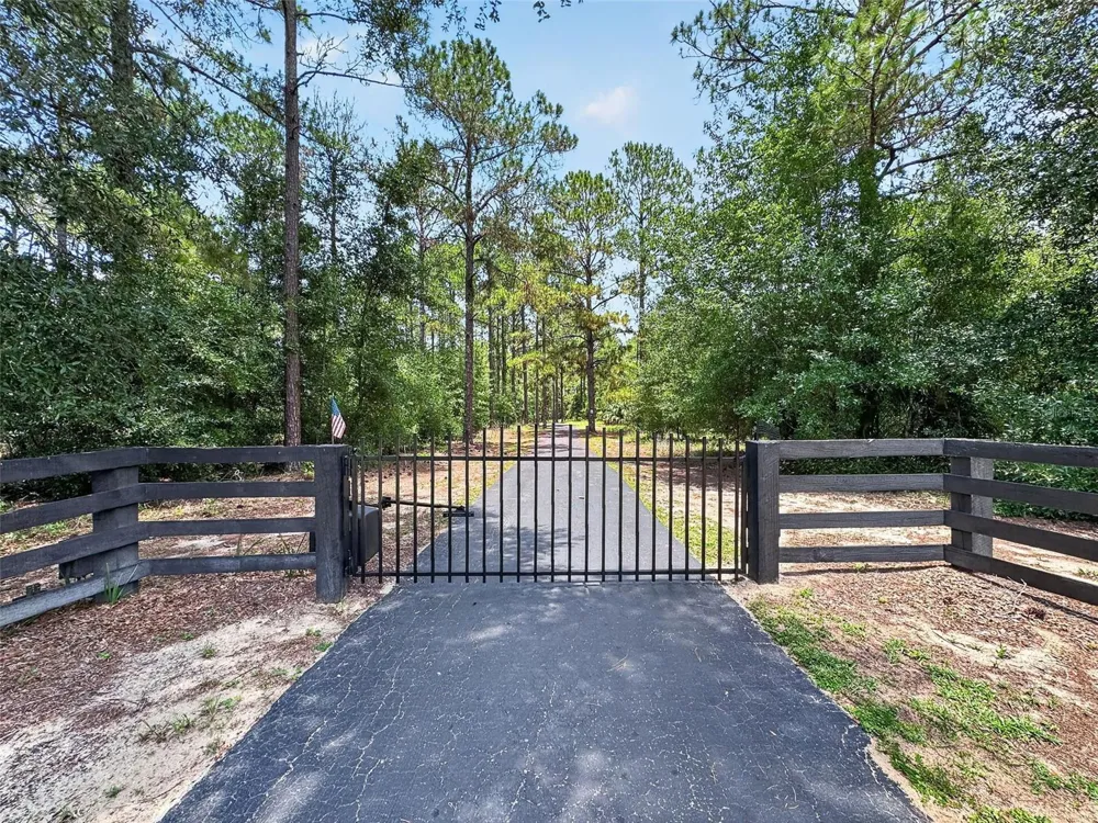 22625 LAKE SENECA ROAD Eustis, FL 32736