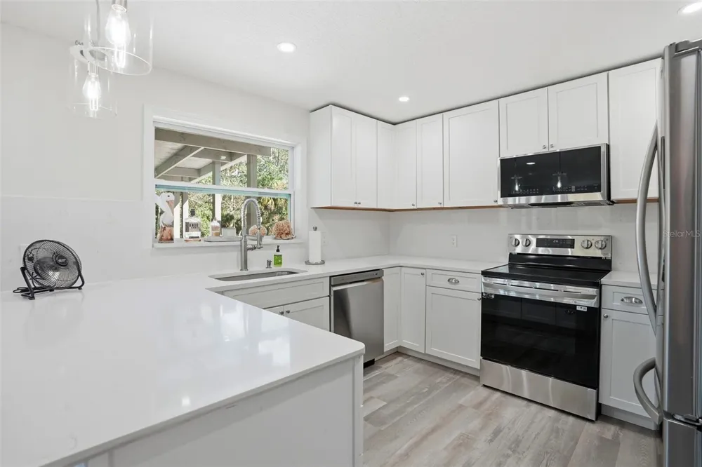 7266 TROPICAL DRIVE Weeki Wachee, FL 34607