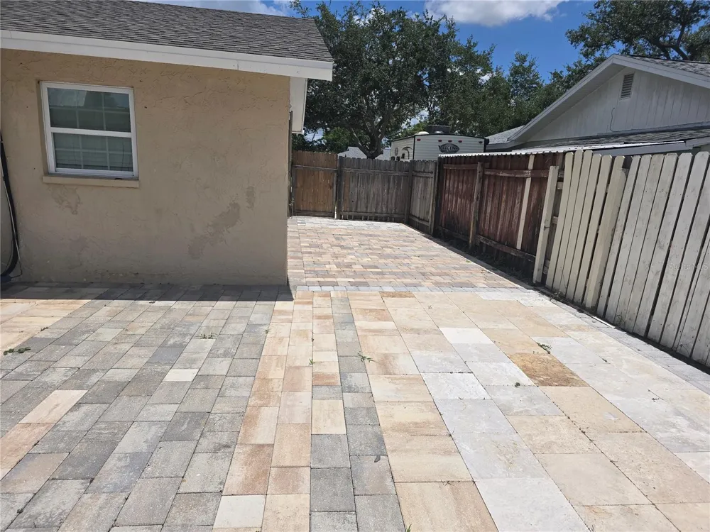 537 MELODY CIRCLE Sarasota, FL 34237