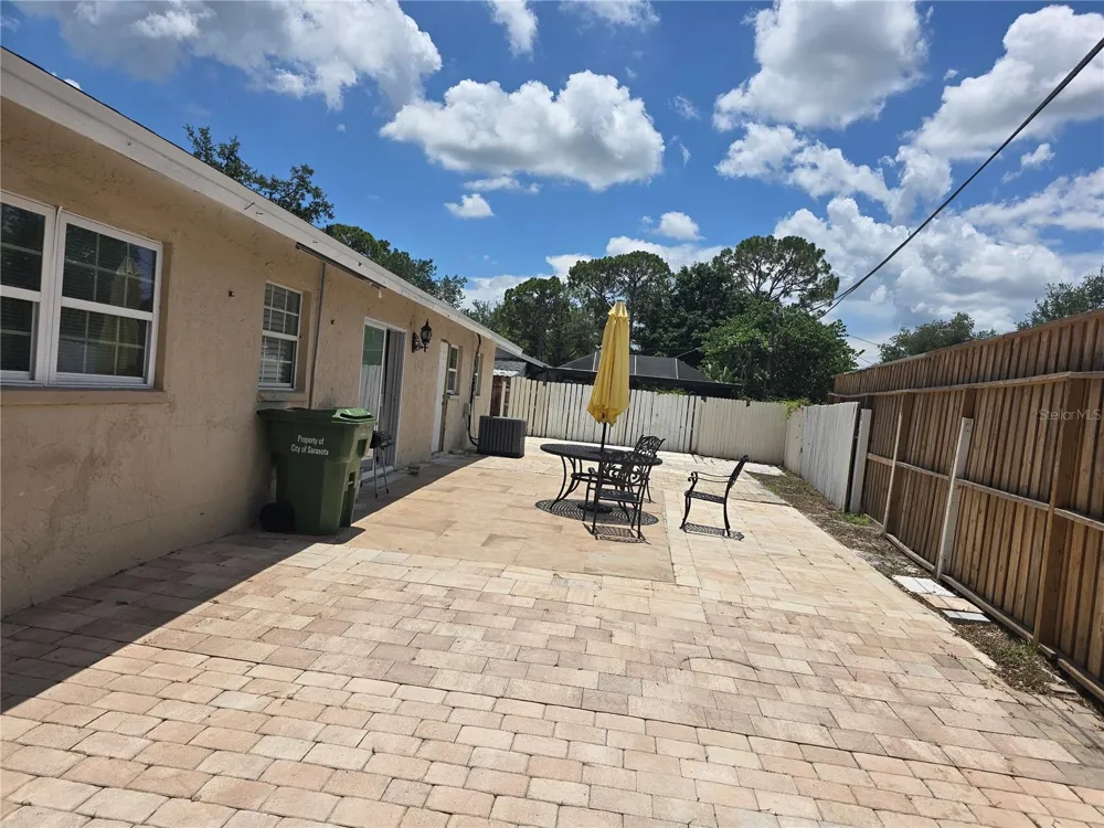 537 MELODY CIRCLE Sarasota, FL 34237