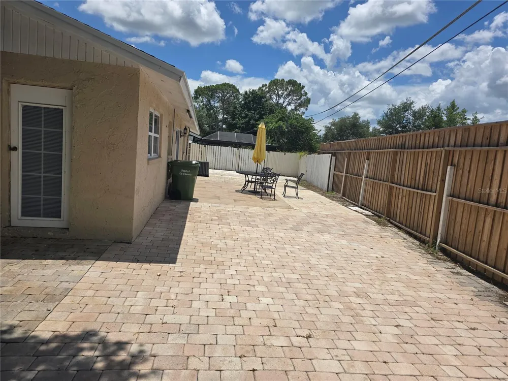 537 MELODY CIRCLE Sarasota, FL 34237