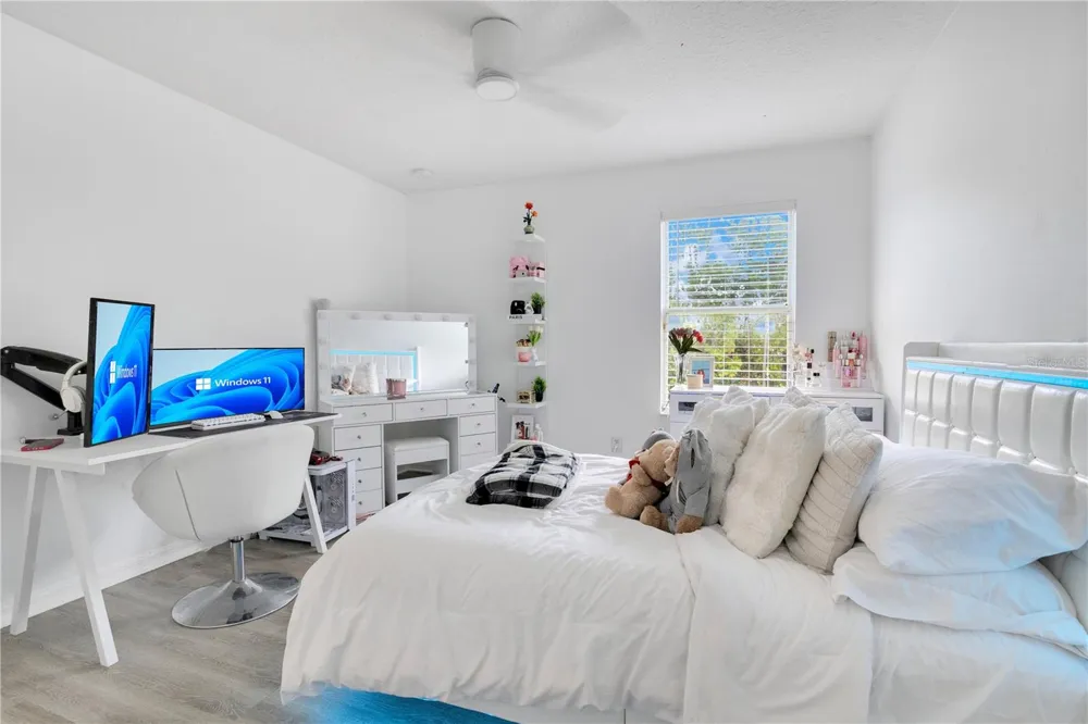 5047 ADAIR OAK DRIVE Orlando, FL 32829