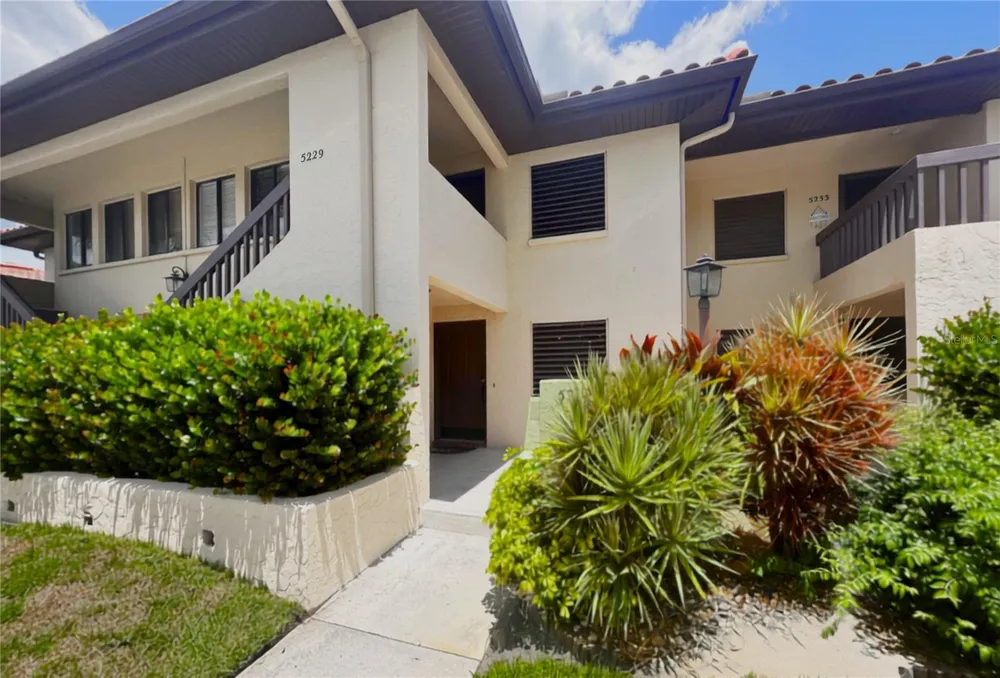 5231 LAKE VILLAGE DRIVE #27 Sarasota, FL 34235