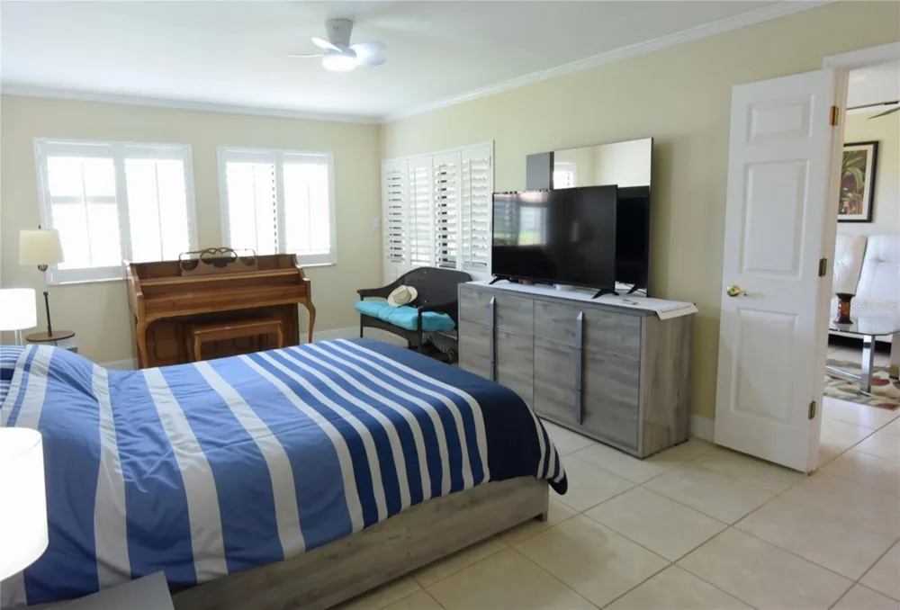5231 LAKE VILLAGE DRIVE #27 Sarasota, FL 34235