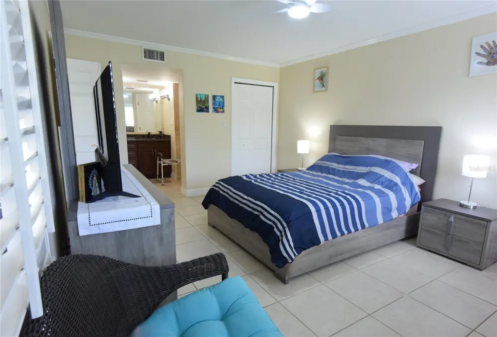5231 LAKE VILLAGE DRIVE #27 Sarasota, FL 34235