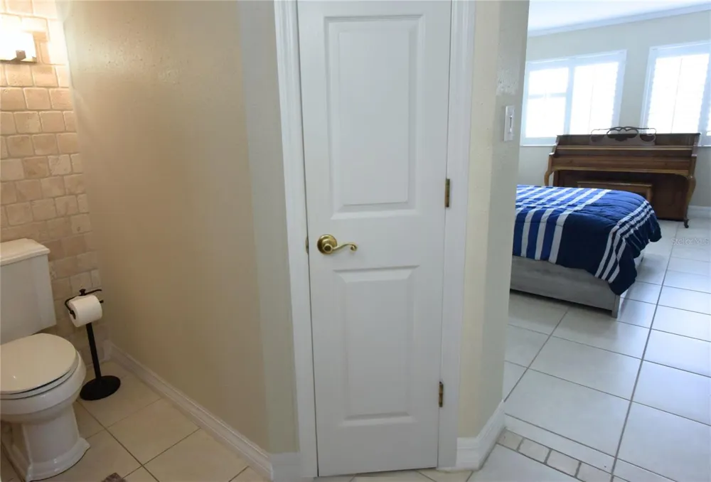 5231 LAKE VILLAGE DRIVE #27 Sarasota, FL 34235