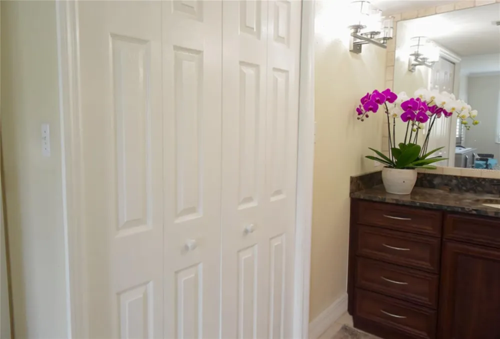 5231 LAKE VILLAGE DRIVE #27 Sarasota, FL 34235