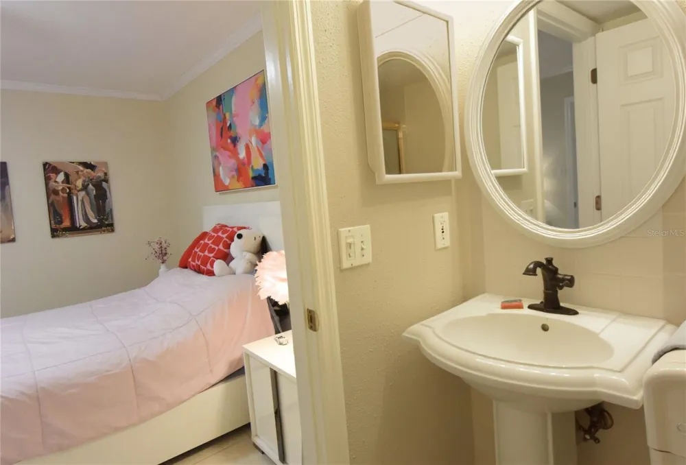 5231 LAKE VILLAGE DRIVE #27 Sarasota, FL 34235