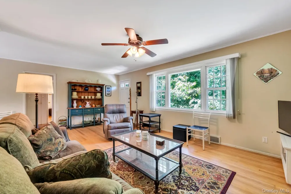 64 Cove Hollow Road East Hampton, NY 11937