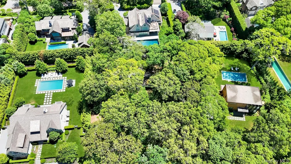 64 Cove Hollow Road East Hampton, NY 11937