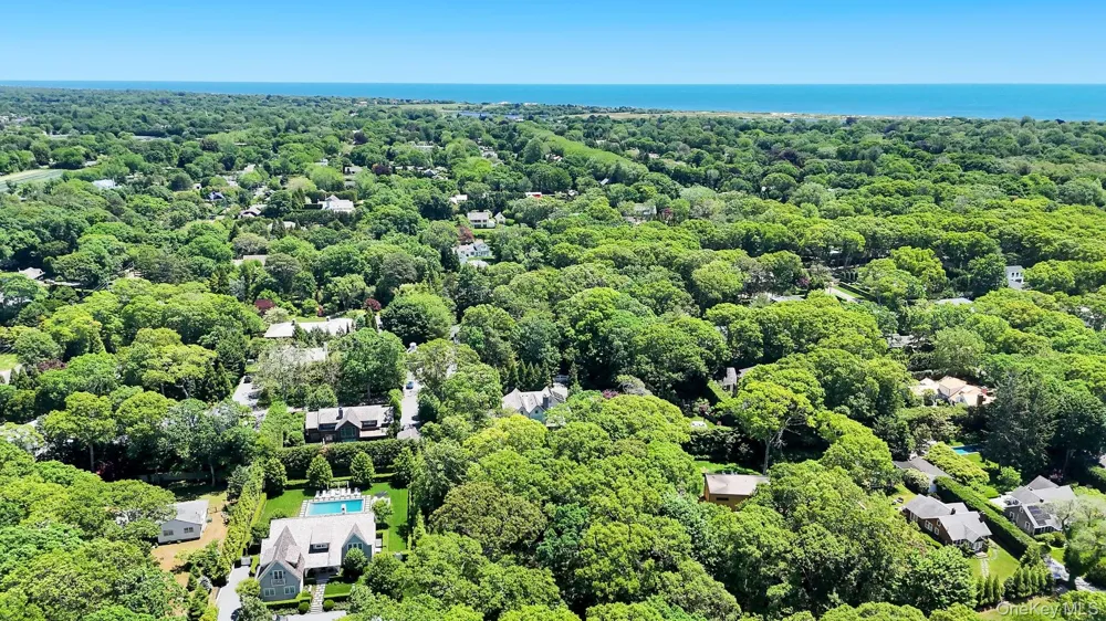 64 Cove Hollow Road East Hampton, NY 11937