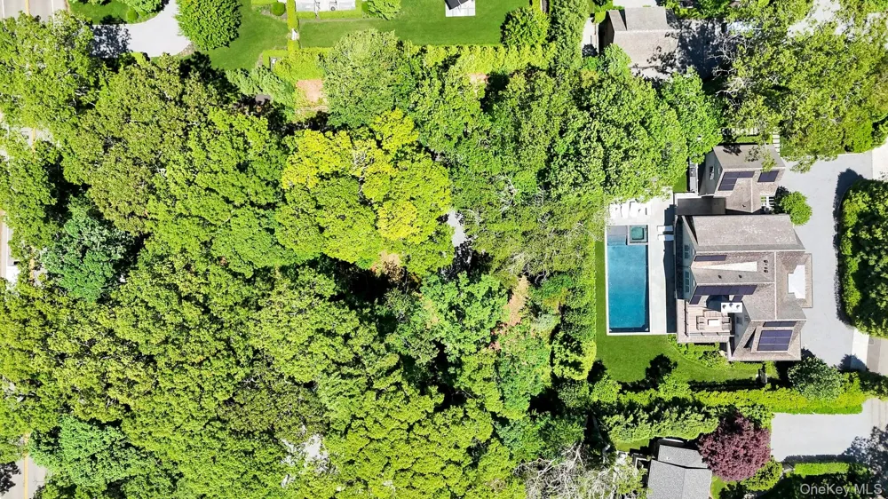 64 Cove Hollow Road East Hampton, NY 11937