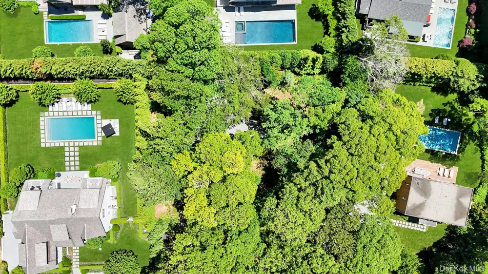 64 Cove Hollow Road East Hampton, NY 11937