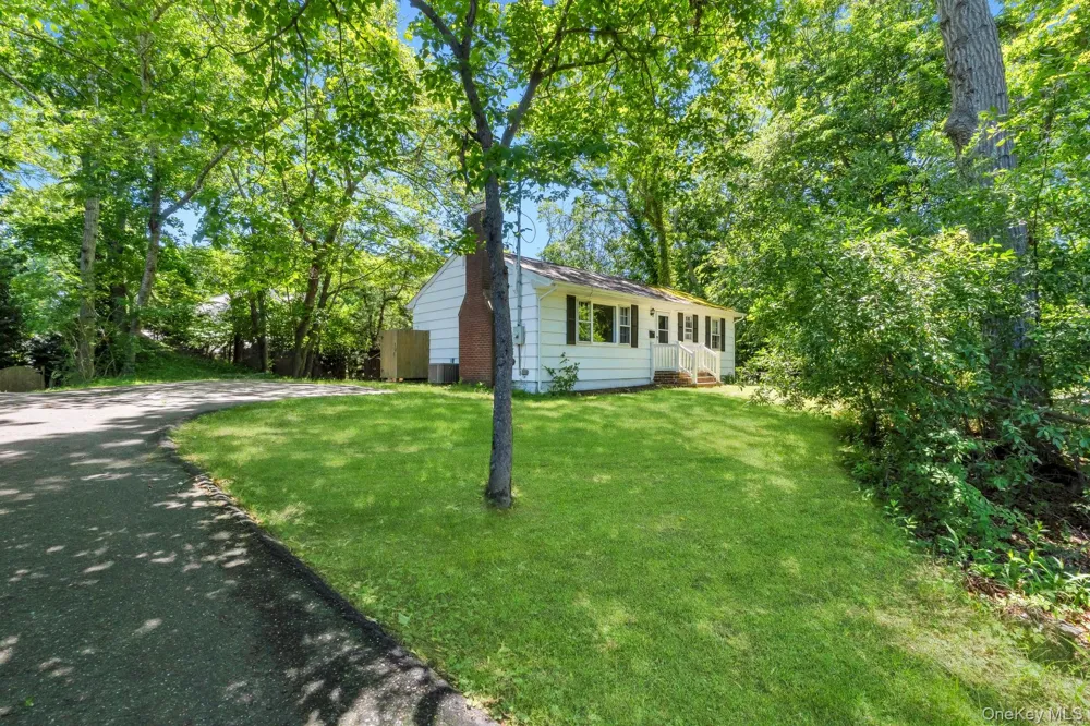 64 Cove Hollow Road East Hampton, NY 11937