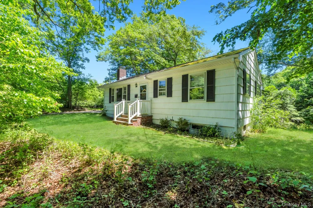 64 Cove Hollow Road East Hampton, NY 11937