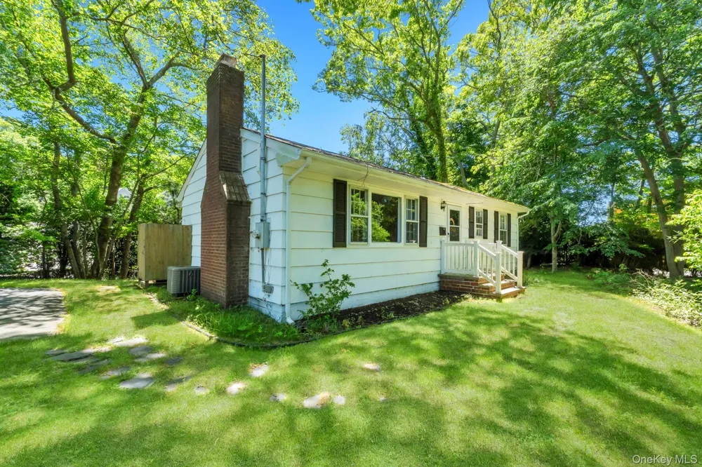 64 Cove Hollow Road East Hampton, NY 11937