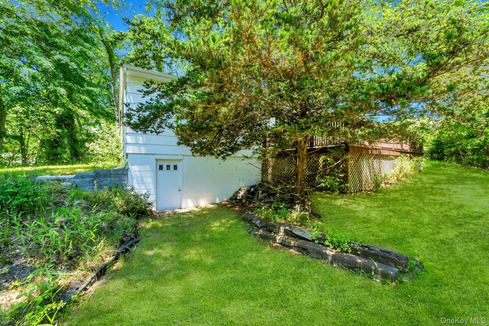 64 Cove Hollow Road East Hampton, NY 11937