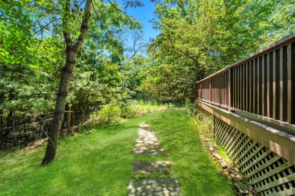 64 Cove Hollow Road East Hampton, NY 11937