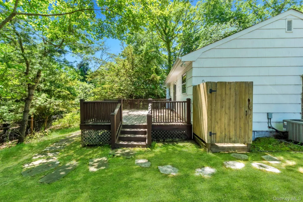 64 Cove Hollow Road East Hampton, NY 11937