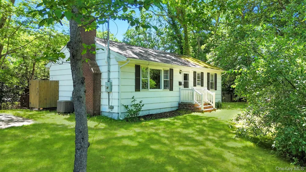 64 Cove Hollow Road East Hampton, NY 11937