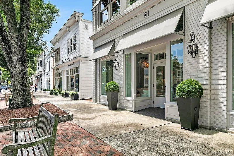 64 Cove Hollow Road East Hampton, NY 11937