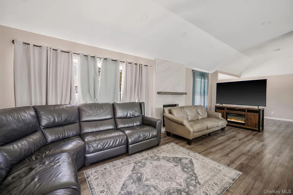28 High Street Farmingdale, NY 11735