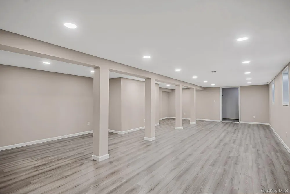 28 High Street Farmingdale, NY 11735