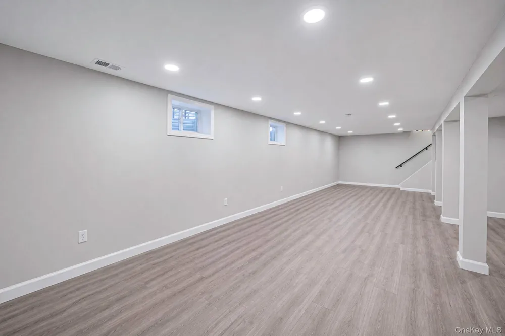 28 High Street Farmingdale, NY 11735