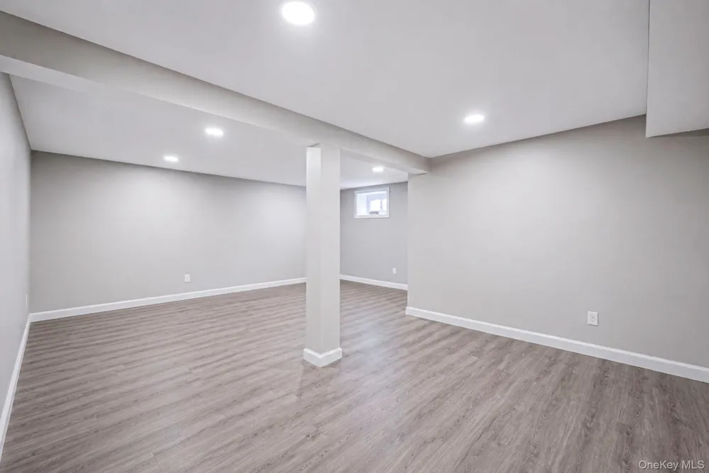 28 High Street Farmingdale, NY 11735