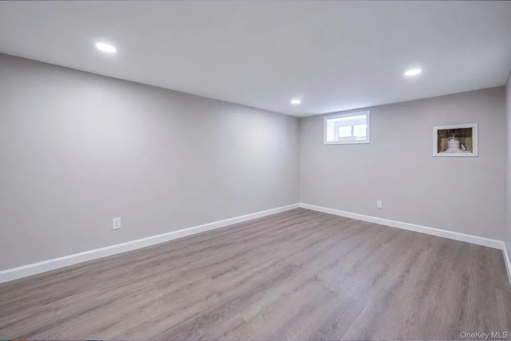 28 High Street Farmingdale, NY 11735