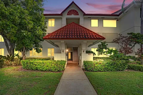 107 Half Moon Circle #H1