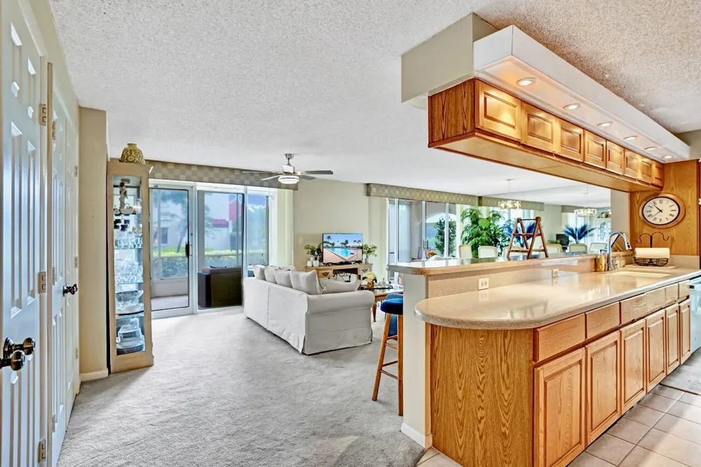 107 Half Moon Circle #H1 Hypoluxo, FL 33462