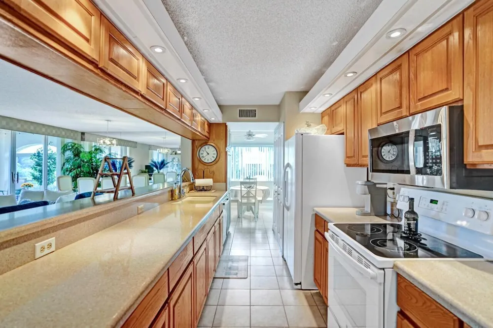 107 Half Moon Circle #H1 Hypoluxo, FL 33462