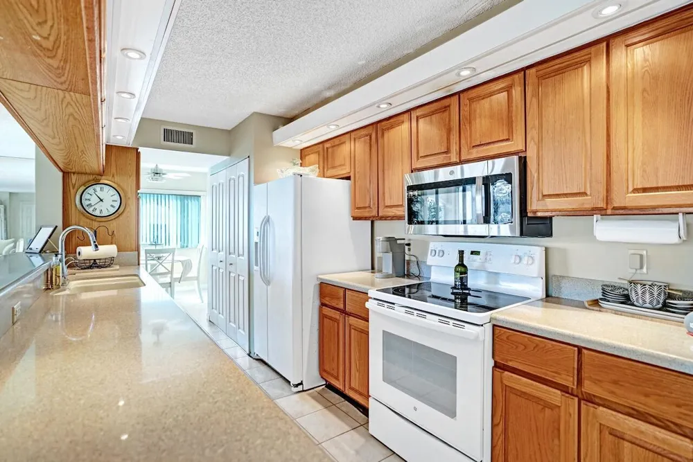 107 Half Moon Circle #H1 Hypoluxo, FL 33462