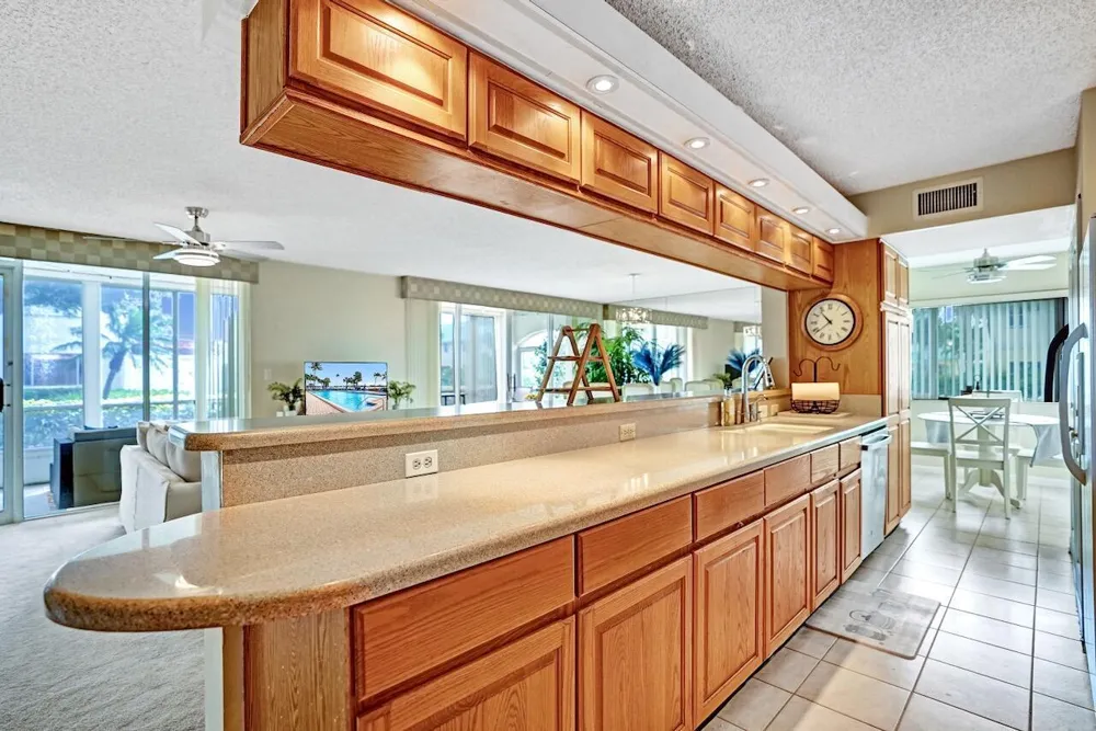 107 Half Moon Circle #H1 Hypoluxo, FL 33462