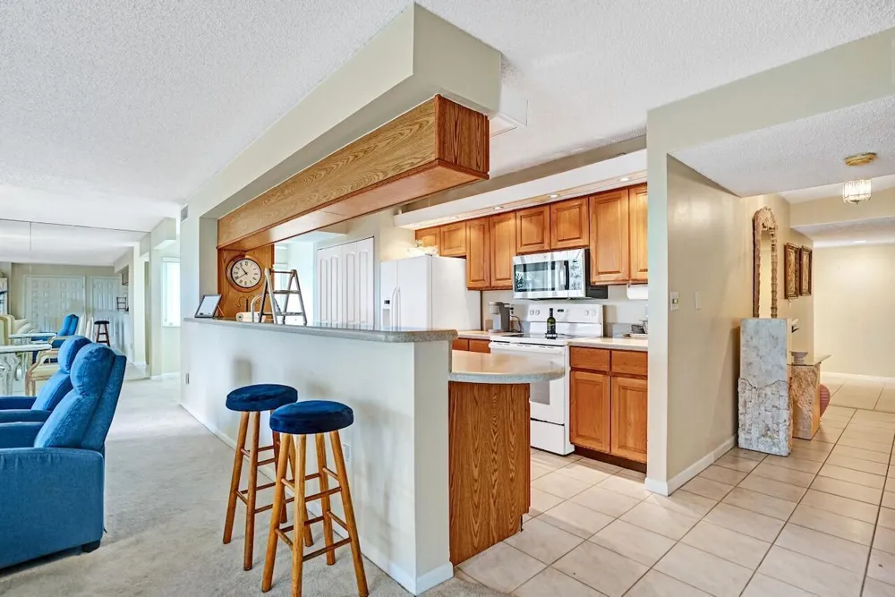 107 Half Moon Circle #H1 Hypoluxo, FL 33462