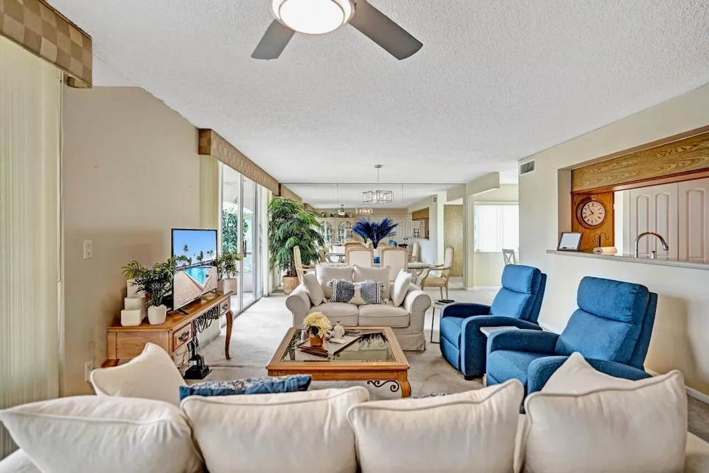 107 Half Moon Circle #H1 Hypoluxo, FL 33462