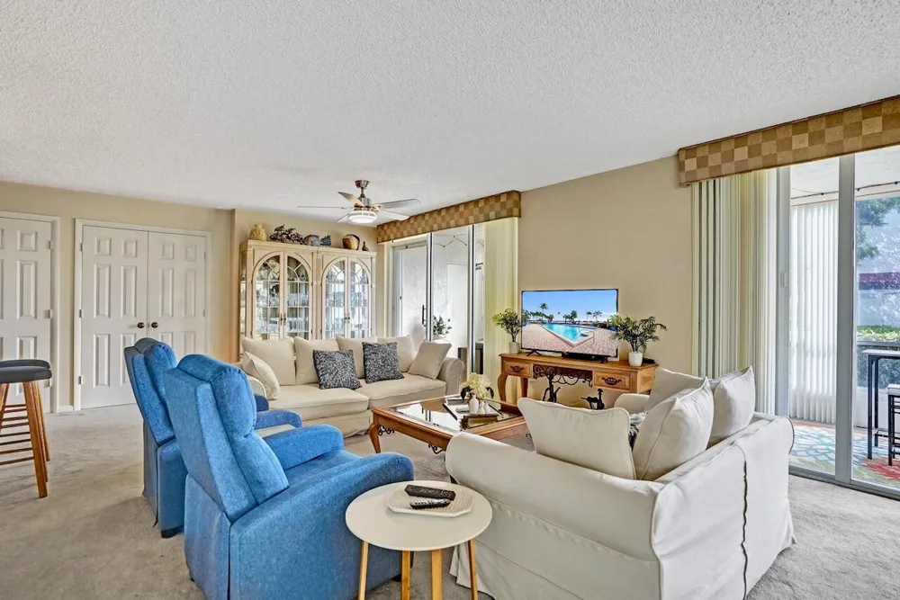 107 Half Moon Circle #H1 Hypoluxo, FL 33462