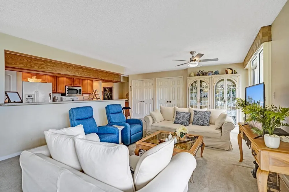 107 Half Moon Circle #H1 Hypoluxo, FL 33462