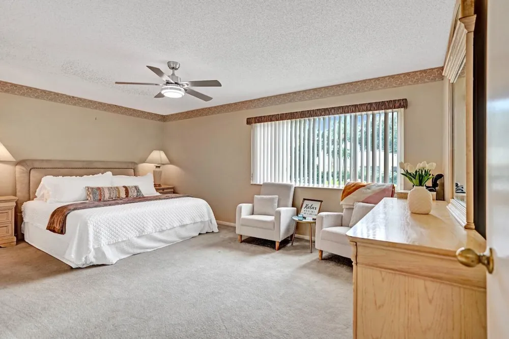 107 Half Moon Circle #H1 Hypoluxo, FL 33462
