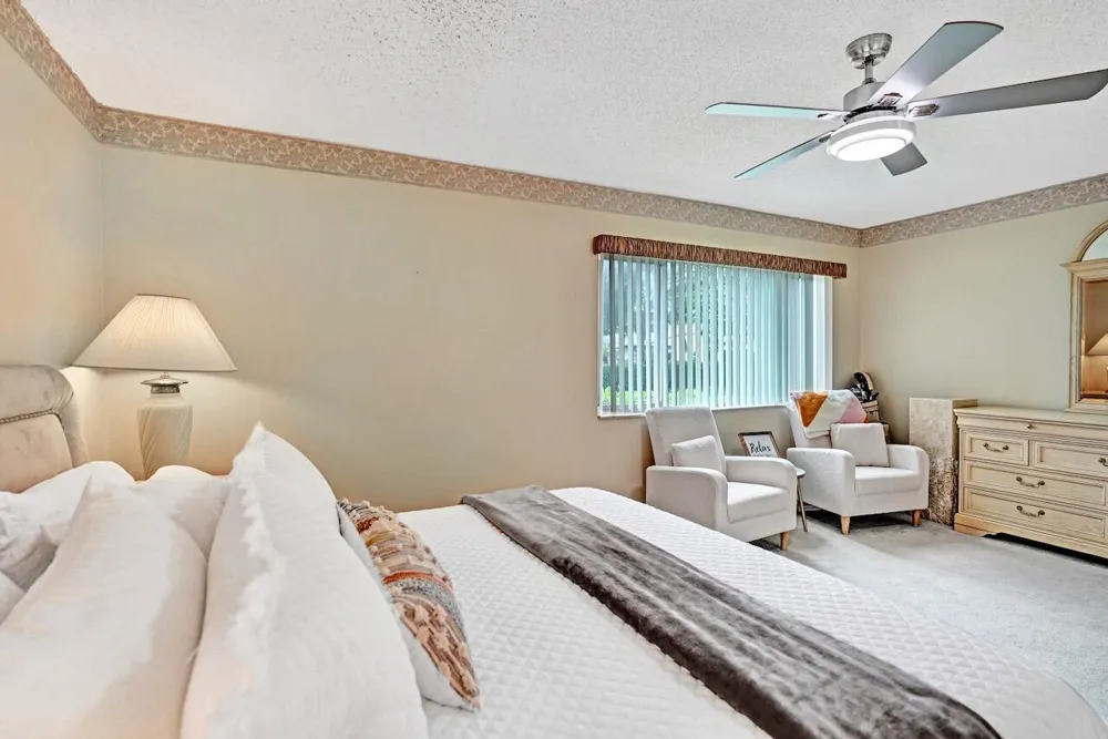 107 Half Moon Circle #H1 Hypoluxo, FL 33462