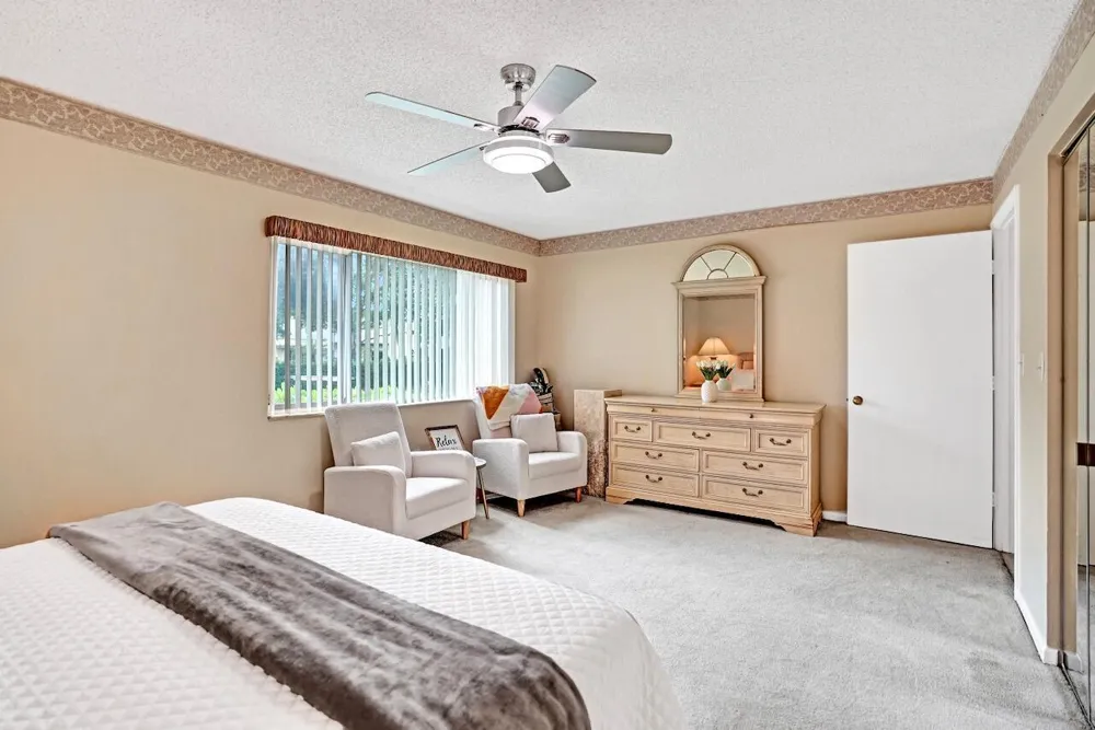 107 Half Moon Circle #H1 Hypoluxo, FL 33462