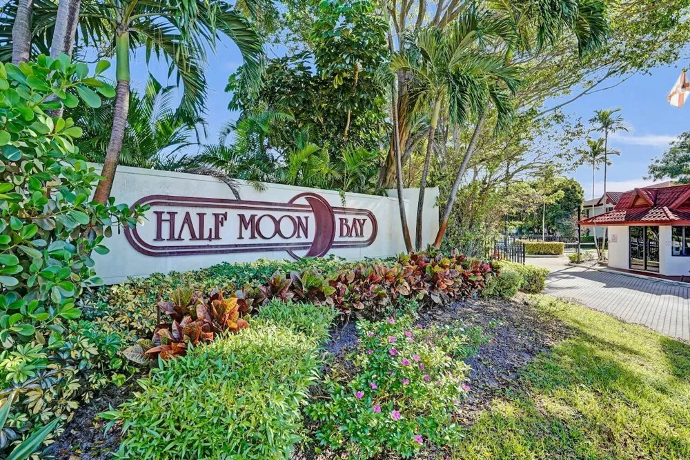 107 Half Moon Circle #H1 Hypoluxo, FL 33462