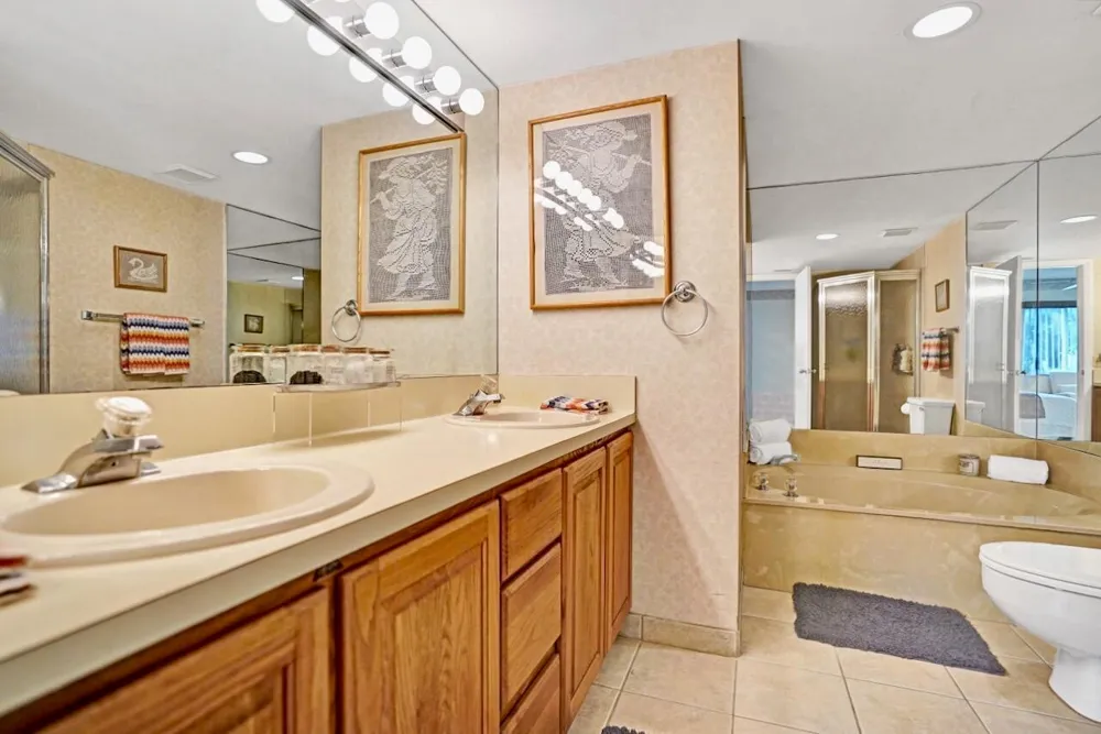 107 Half Moon Circle #H1 Hypoluxo, FL 33462