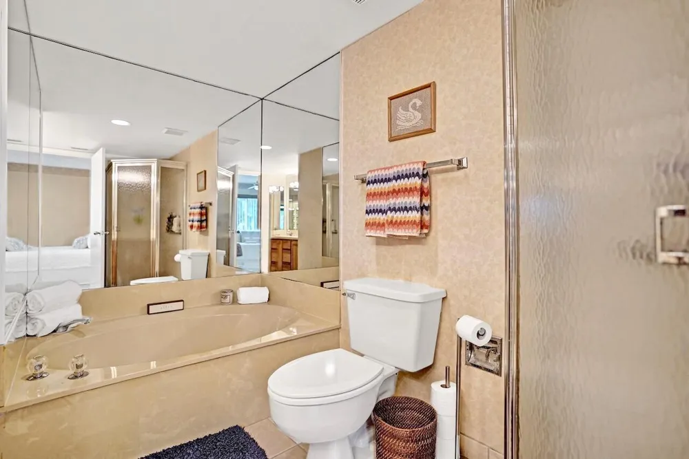 107 Half Moon Circle #H1 Hypoluxo, FL 33462