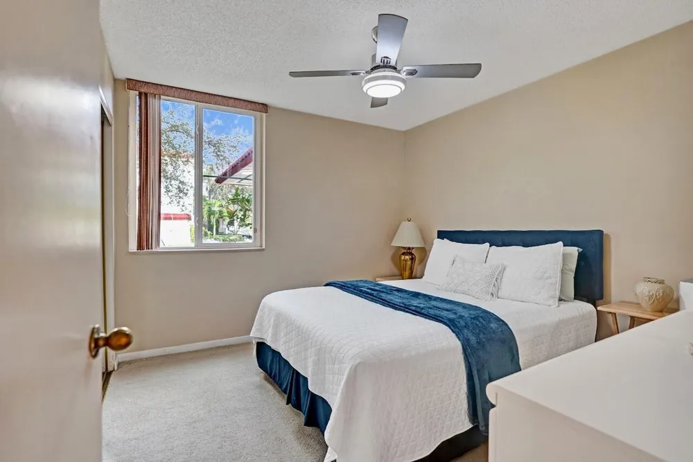 107 Half Moon Circle #H1 Hypoluxo, FL 33462