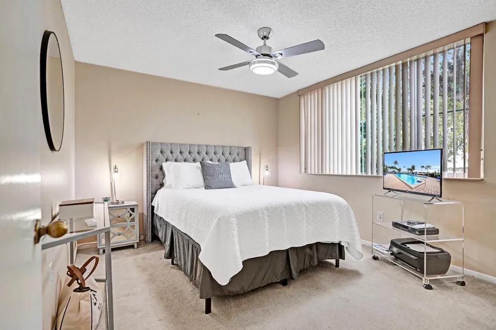 107 Half Moon Circle #H1 Hypoluxo, FL 33462