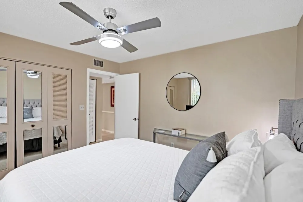 107 Half Moon Circle #H1 Hypoluxo, FL 33462