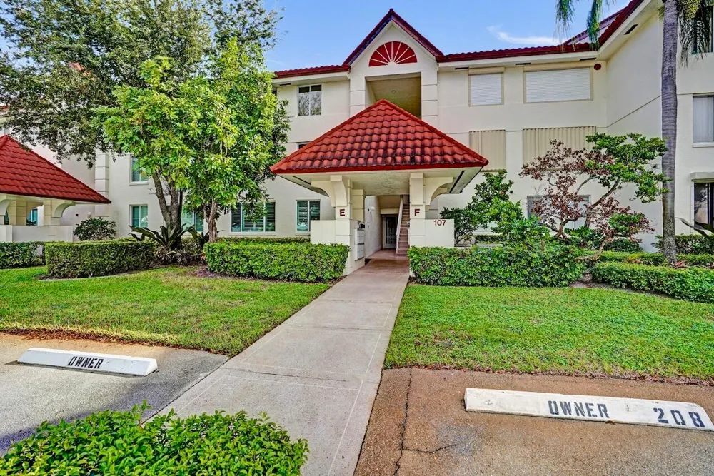 107 Half Moon Circle #H1 Hypoluxo, FL 33462